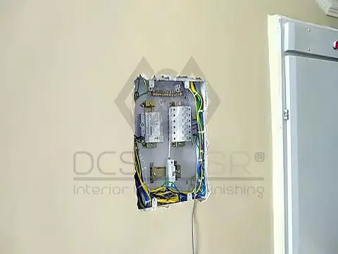 أعمال اللوحات الكهربائية والقواطع